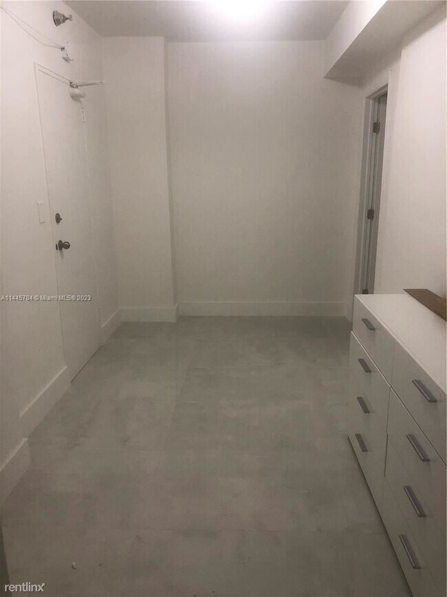 Building Photo - 2 br, 2.5 bath House - 10185 Collins Ave A...