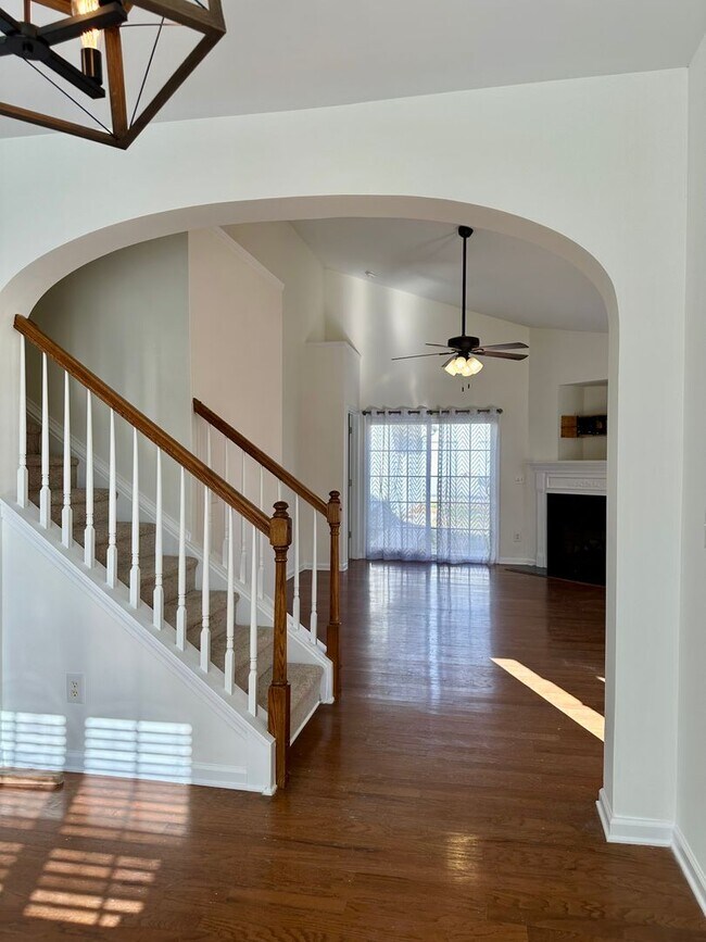 Building Photo - End Unit Townhome in Callonwood, Matthews! Near I-485