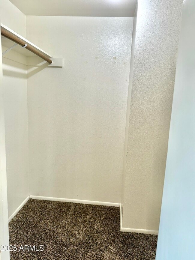 Building Photo - 1927 E Hampton Ave