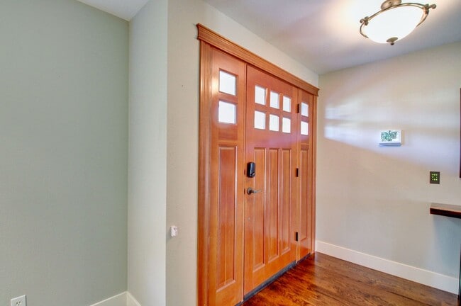 Building Photo - 3 Bedroom, 2.5 Home. Available NOW!!!!