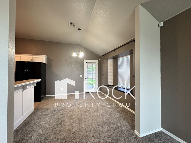 Building Photo - 4 Bedroom Home in Moore with All Appliances Included *1st Month's Rent FREE*
