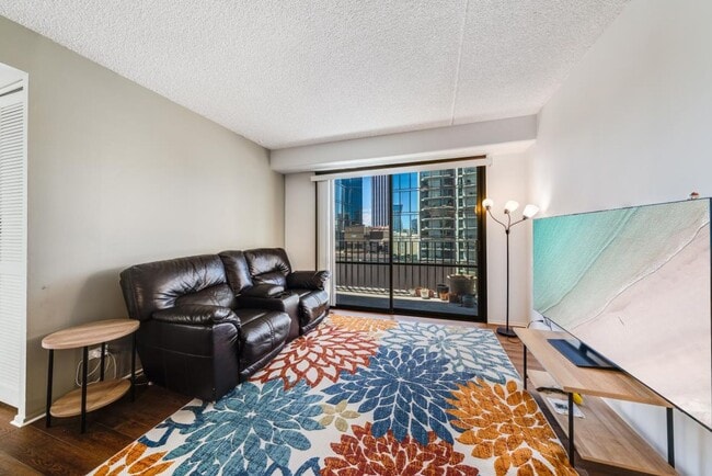 Building Photo - 2BED 2 BATH ALL UTILITIES INCLUDED DOWNTOW...