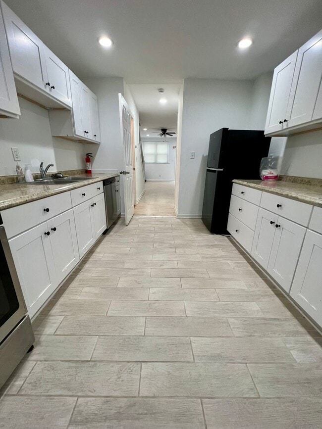 Building Photo - Stunning 2-Bedroom Townhome in the heart of Passyunk Square! Available NOW!