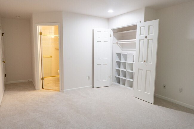 Building Photo - 4bd/3.75ba