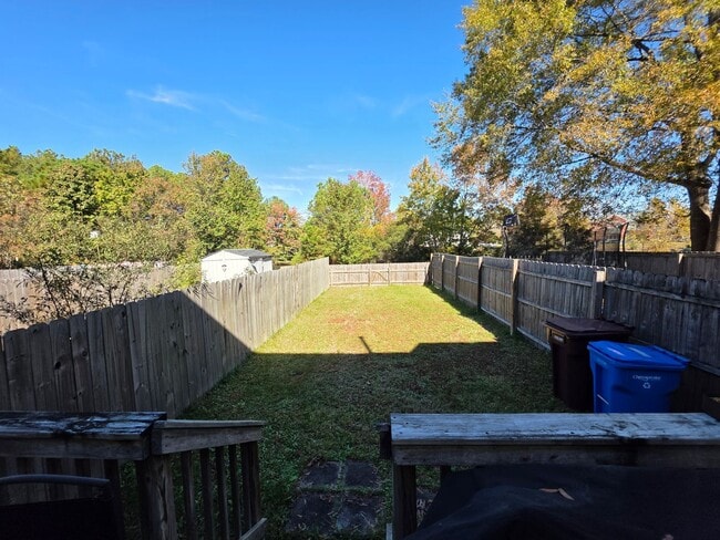 Building Photo - 3 BR 1.5 Bath Townhome located off Cedar road