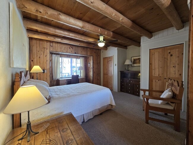 Building Photo - 1489 Bishops Lodge Rd