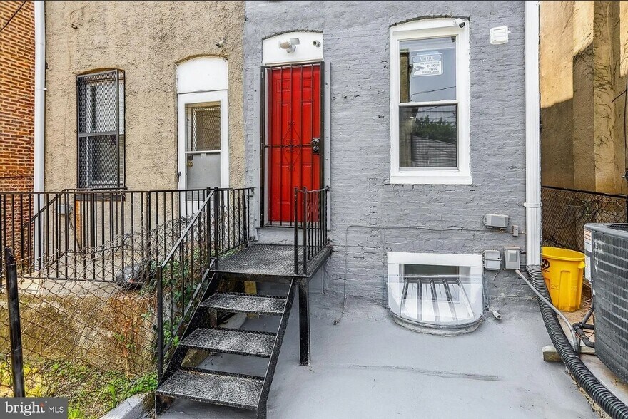 Building Photo - 1820 Walbrook Ave