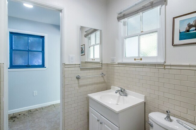 Building Photo - 4668 St Clair Ave