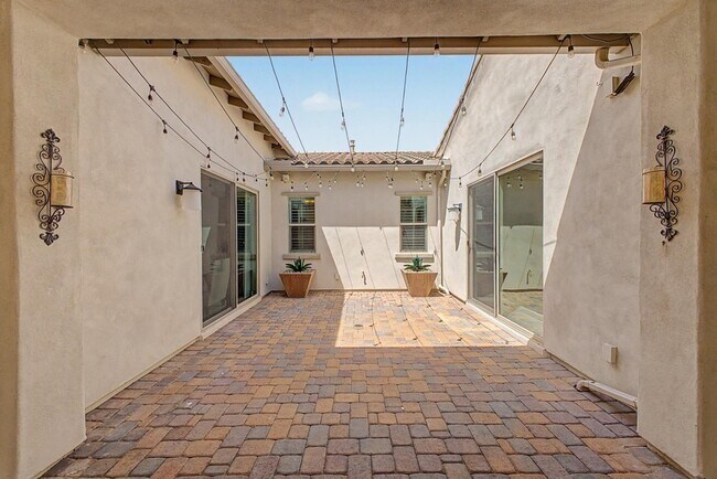 Building Photo - 2327 E Mahogany Pl