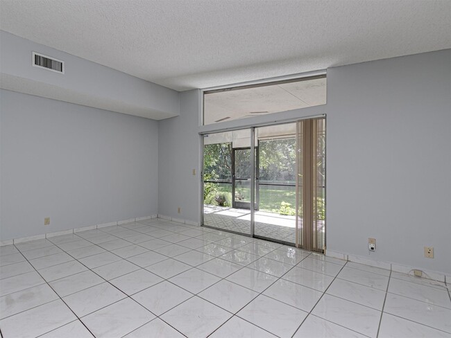 Building Photo - 556 Woodgate Cir