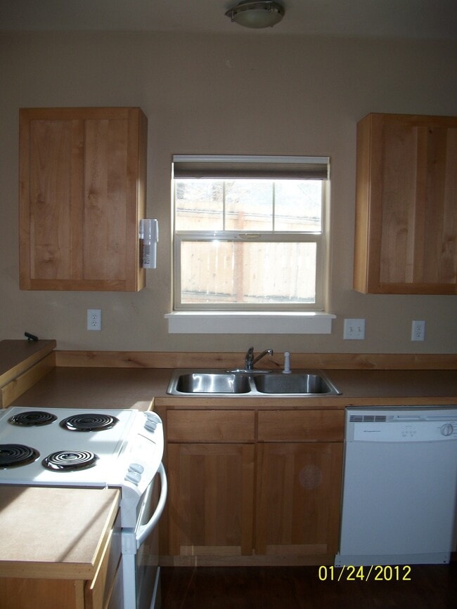 Building Photo - 611 N 15th Ave