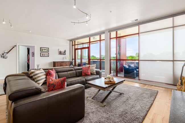 Seating area with tons of natural light - 1300 Northwest Blvd