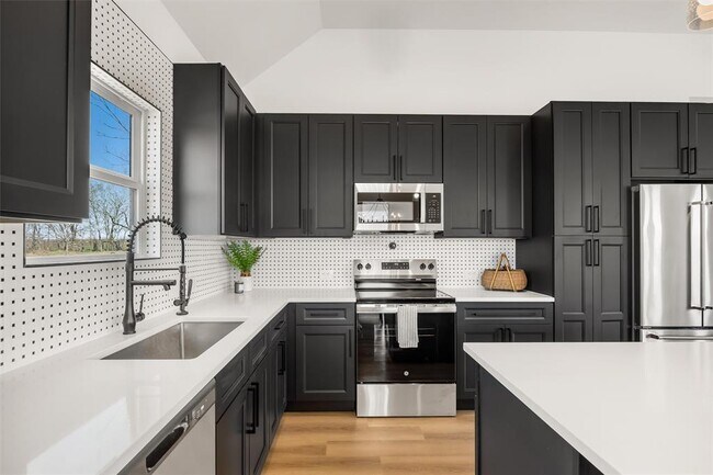 Building Photo - 260 Amaranta Ln