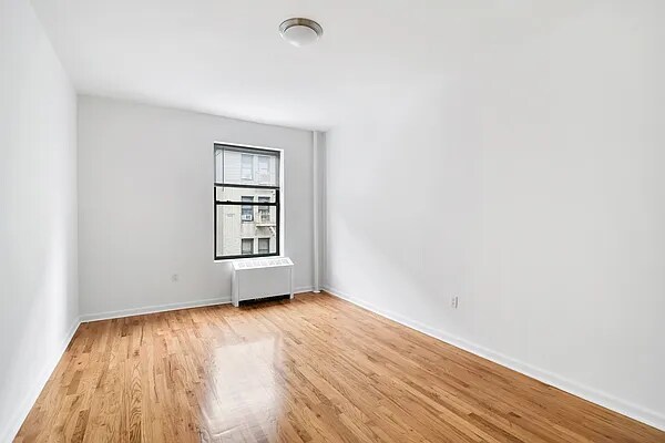 Building Photo - 865 Riverside Dr