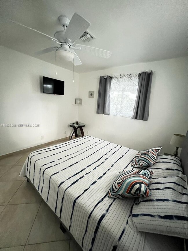 Building Photo - 3324 Lakeview Blvd