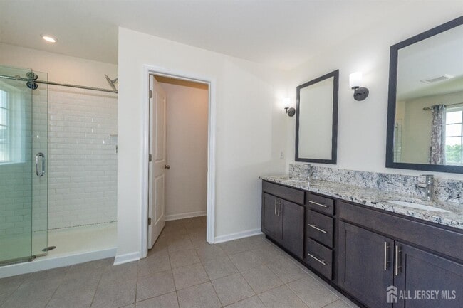 Building Photo - 601 Charleston Dr