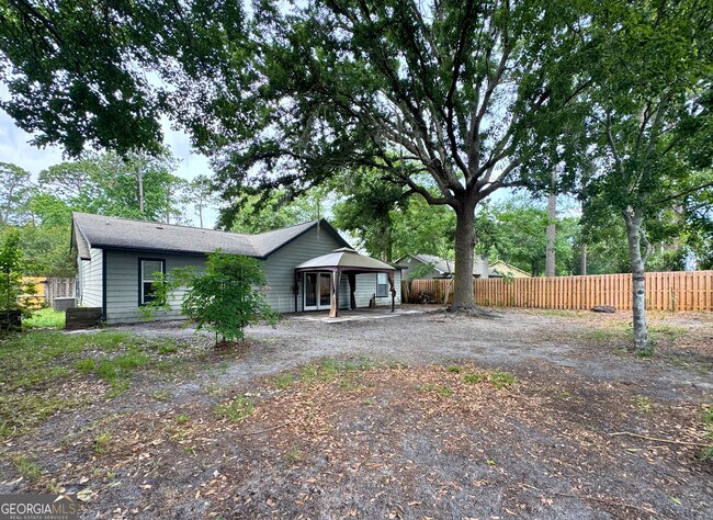 Building Photo - 330 McQueen Cir
