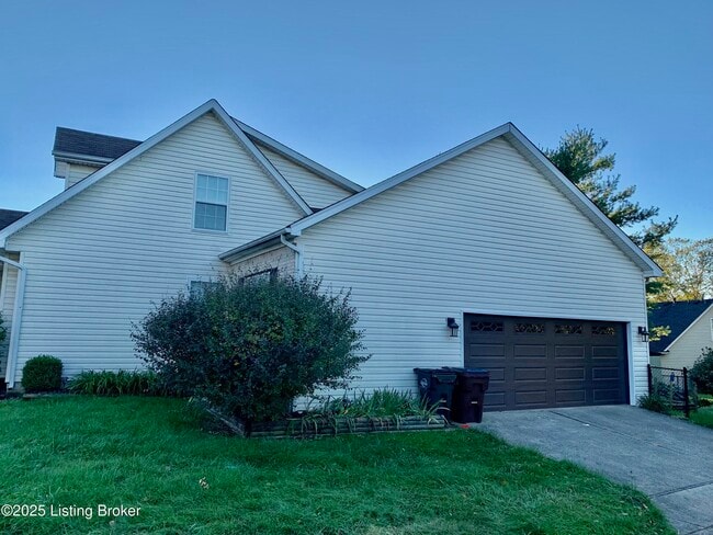 Building Photo - 11004 Bay Run Dr
