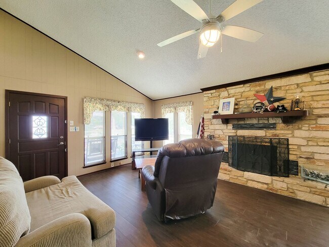 Building Photo - Extremely well maintained home. The second floor of this home being the main living area has a fa...