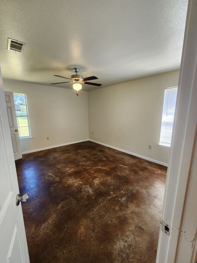 Building Photo - 811 E Ave I