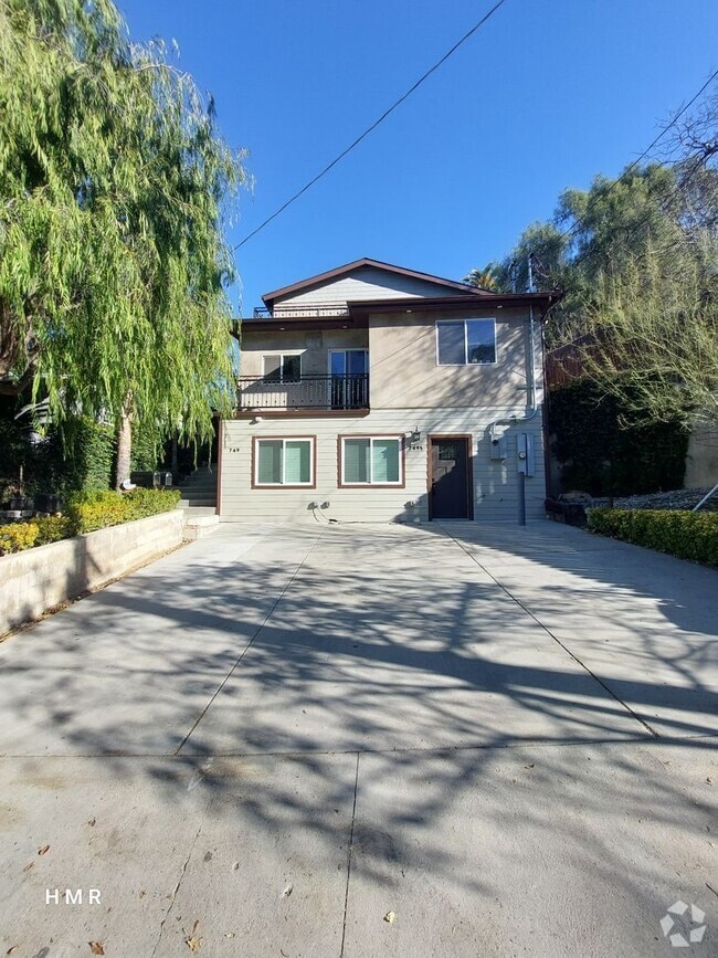 Building Photo - Brand new studio in LA
