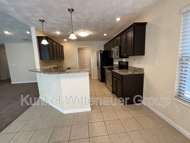 Building Photo - 40 Oak Pointe Cir