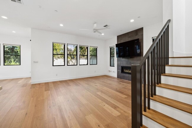 Building Photo - Luxurious Modern Single Family Home in West Menlo Park Available Now!