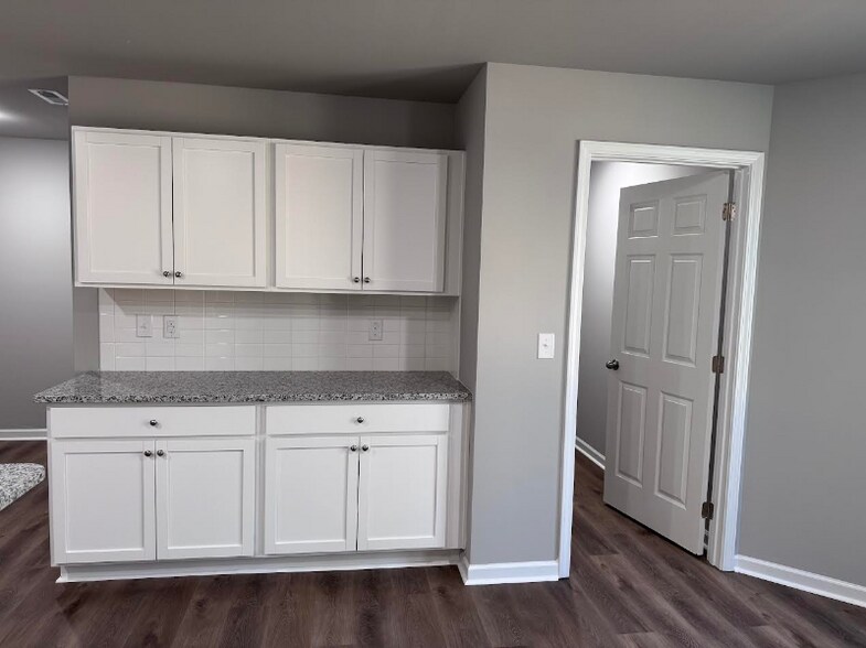 Building Photo - 405 Grand Oaks Dr