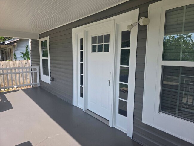 Building Photo - Step into this updated 4-bedroom, 2-bath home ideally situated in the heart of Sand Springs.