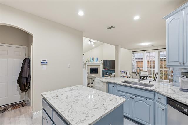 Building Photo - 2122 Trickling Creek Dr