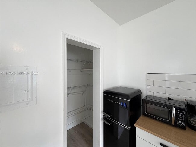 Building Photo - 301 86th St