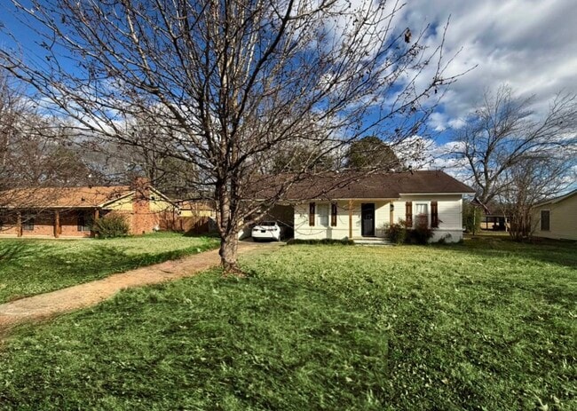 Primary Photo - 119 S Mcsweyn Pl