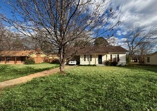 Building Photo - 119 S Mcsweyn Pl