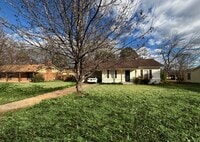 Building Photo - 119 S Mcsweyn Pl