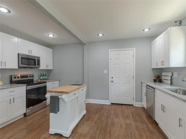 Kitchen - 1377 Avon Ave SW