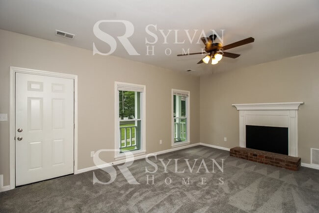 Building Photo - Enjoy living the good life in this 3 bedroom, 2 bathroom home