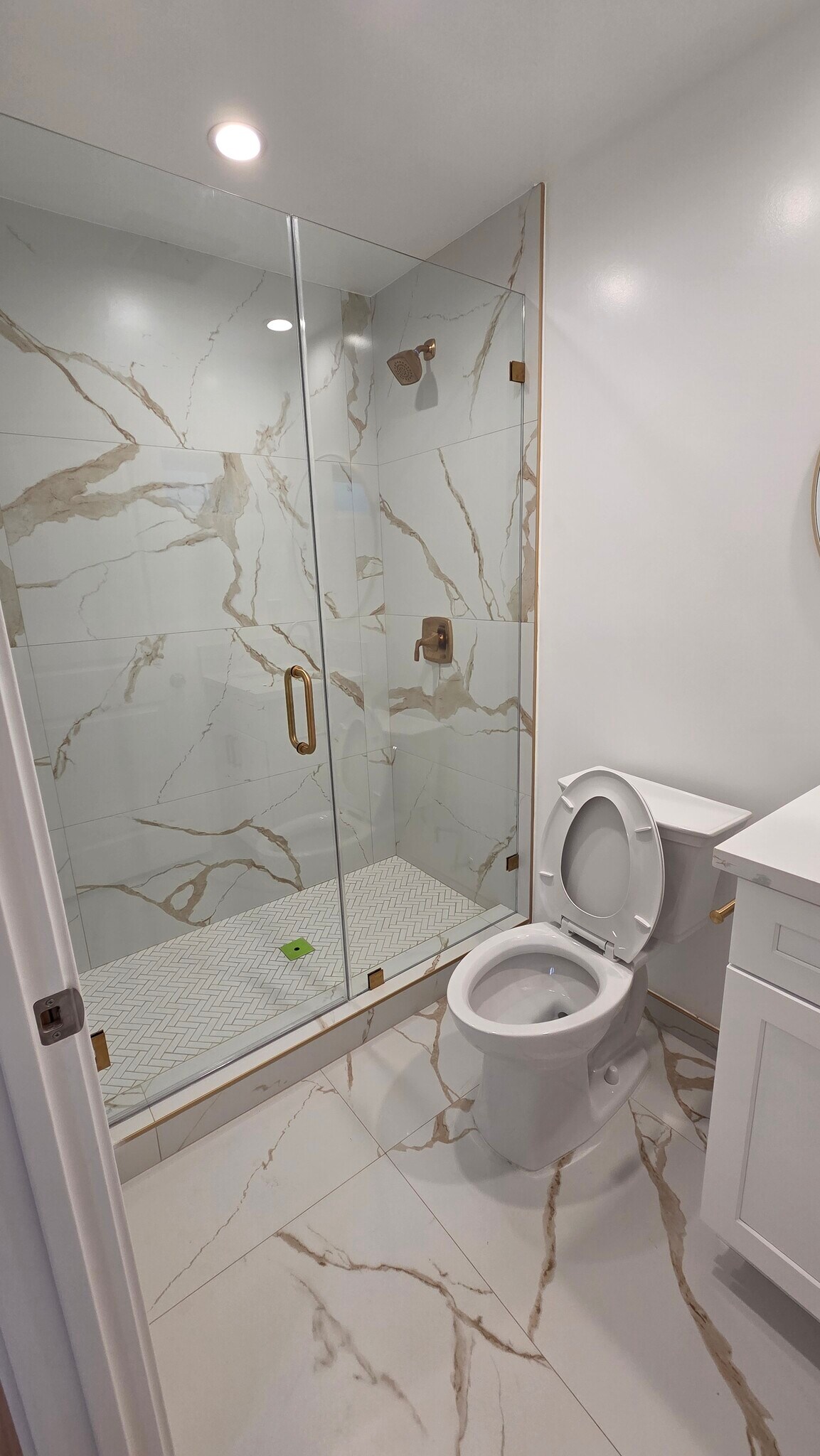 Building Photo - 805 W Glenoaks Blvd