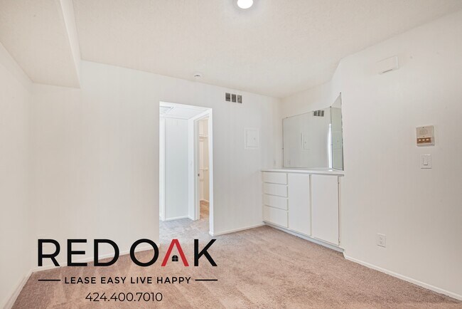 Building Photo - 8309 Cedros Ave