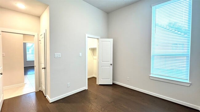 Building Photo - 212 Milas Cv