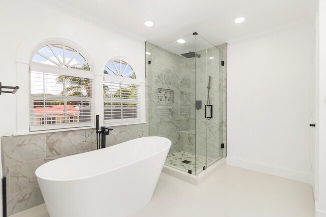 Building Photo - 3517 N Flagler Dr