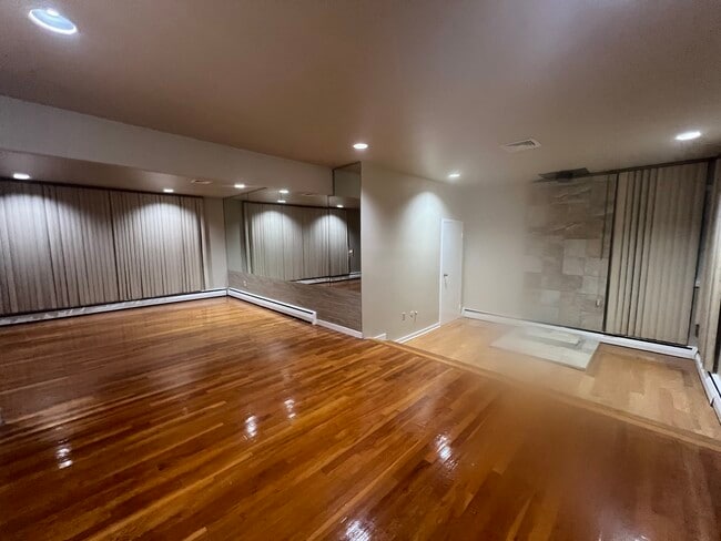 Building Photo - 810 Ashton St