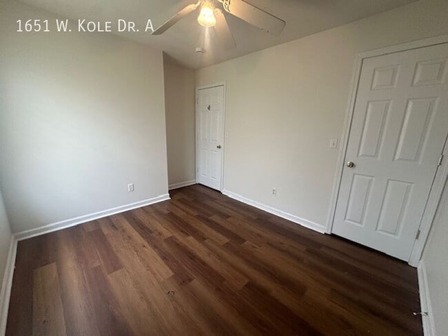 Building Photo - 1651 W Kole Dr