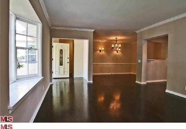 Building Photo - 4102 Shadyglade Ave