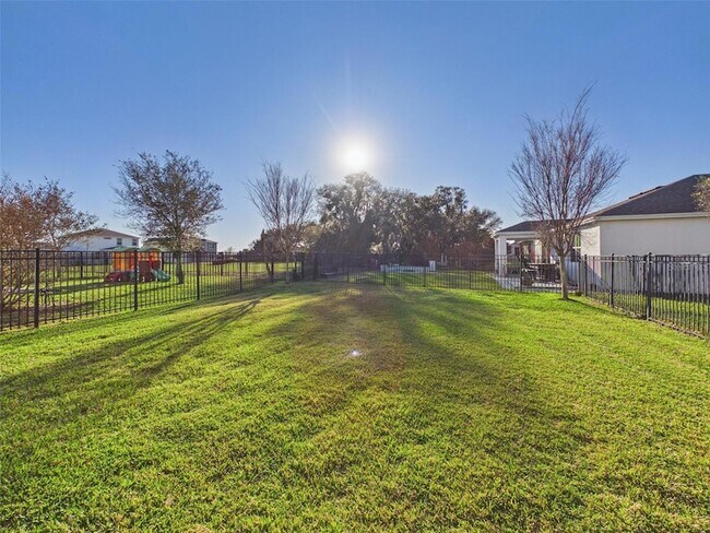 Building Photo - 5164 Chickadee St