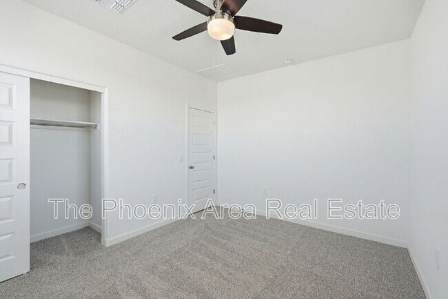 Building Photo - 2761 W Seaver Ave