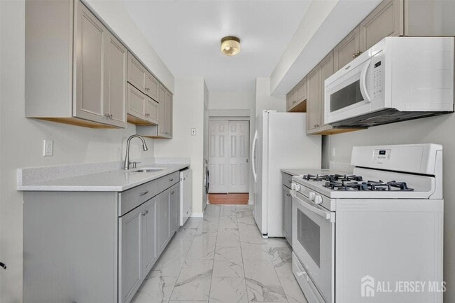 Building Photo - 94 Beverly Hl Ter
