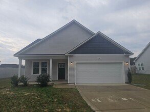 Building Photo - New Listing