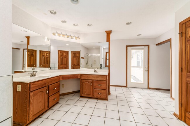 Building Photo - 6253 Headley Heights Ct