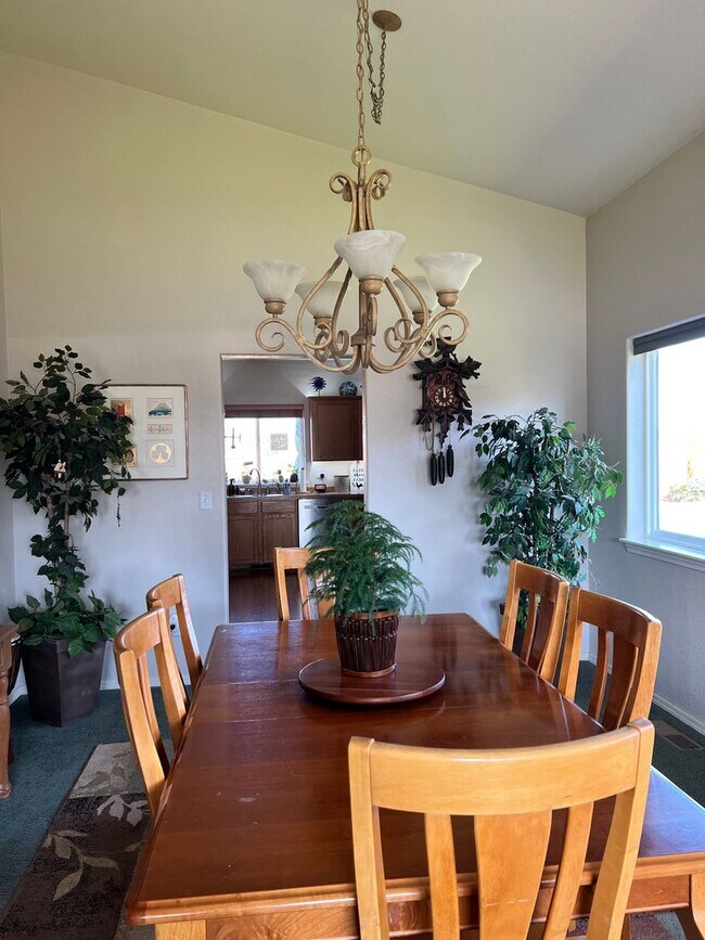Building Photo - Gorgeous home at end of cul-de-sac with RV parking and views