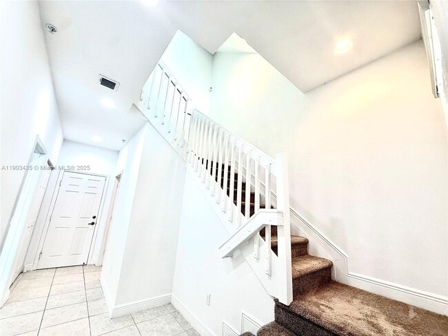 Building Photo - 2909 SW 119th Way